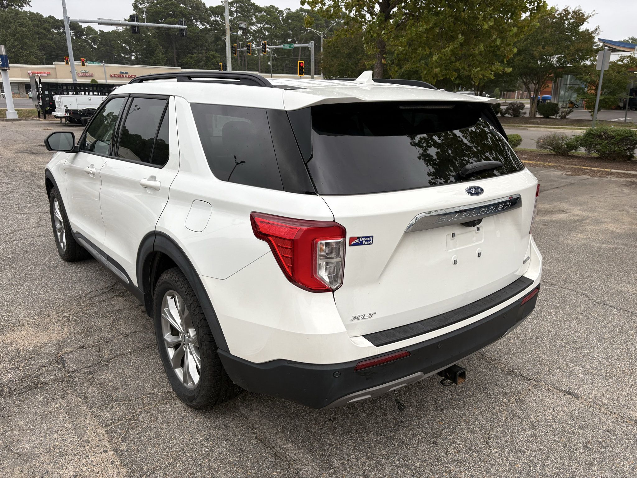 Used 2020 Ford Explorer XLT w/ Equipment Group 202A AWD/4WD image 7