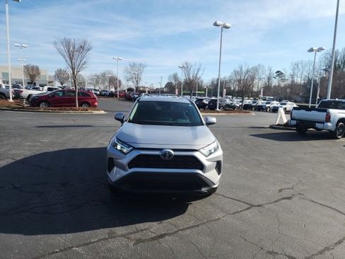 Used 2025 Toyota RAV4 XLE image 2