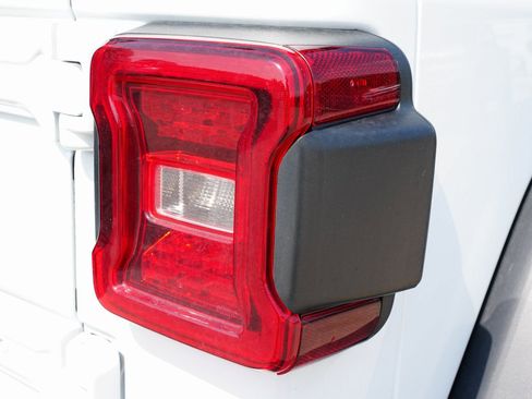 New 2025 Jeep Wrangler Unlimited Rubicon 4xe w/ Safety Group image 37