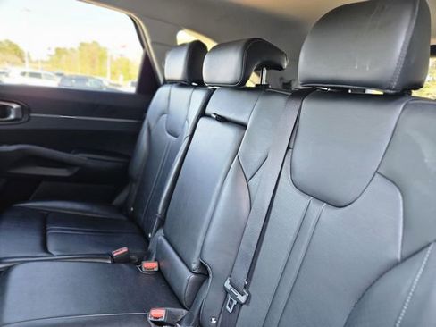 Used 2024 Kia Sorento S image 28