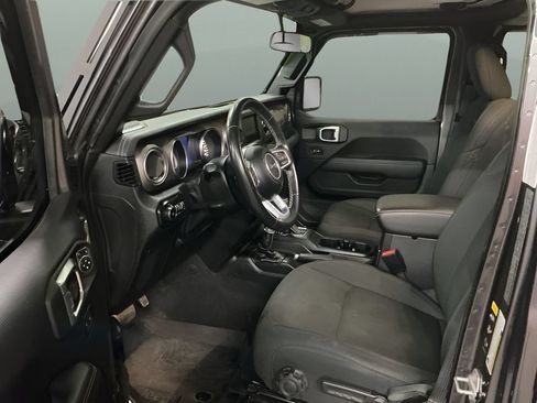 Used 2021 Jeep Wrangler Unlimited Sahara w/ Cold Weather Group AWD/4WD image 11