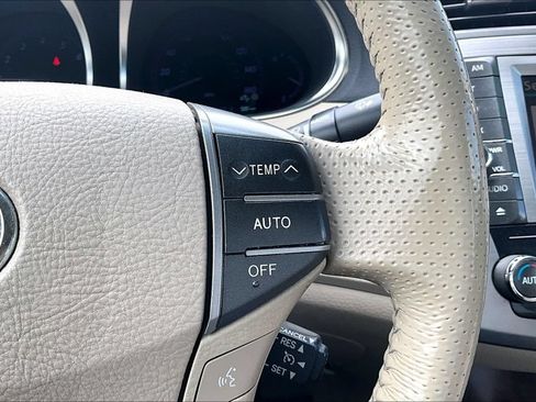 Used 2011 Toyota Avalon Limited FWD image 18