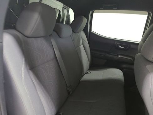 Used 2017 Toyota Tacoma TRD Sport AWD/4WD image 14