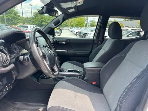 Used 2020 Toyota Tacoma TRD Sport AWD/4WD image 15
