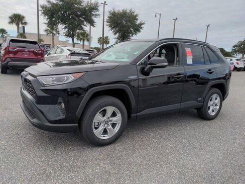 Used 2021 Toyota RAV4 XLE image 8