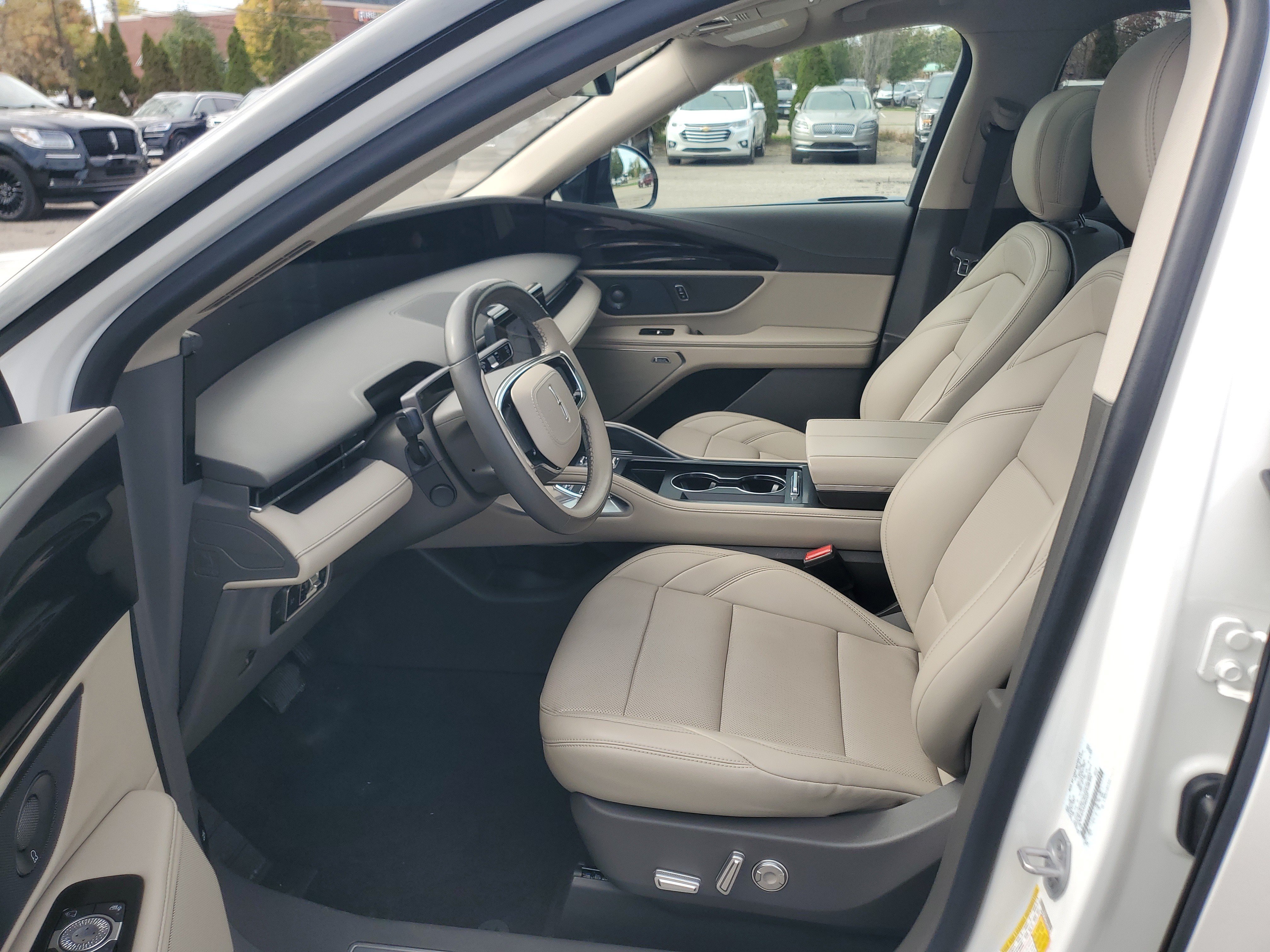 Used 2025 Lincoln Nautilus Premier w/ Equipment Group 102A AWD/4WD image 12