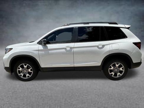 Used 2023 Honda Passport TrailSport image 2