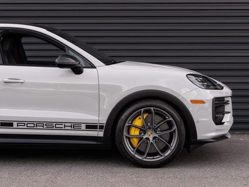 Certified 2024 Porsche Cayenne Turbo GT AWD/4WD image 9