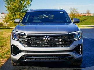 New 2026 Volkswagen Atlas Cross Sport SEL Premium R-Line AWD/4WD video 3