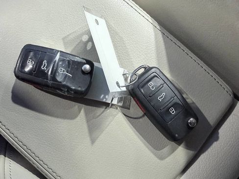 Used 2013 Volkswagen Tiguan SEL FWD image 42