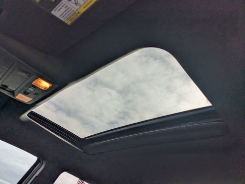 Used 2017 Toyota Tacoma TRD Sport image 21