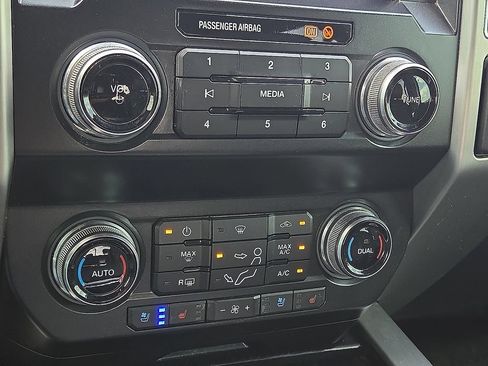 Used 2020 Ford F250 Platinum w/ Tremor Off-Road Package AWD/4WD image 17