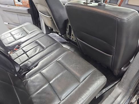 Used 2011 Lincoln Navigator L Base image 14