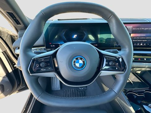 Used 2024 BMW i5 eDrive40i w/ Premium Package image 11