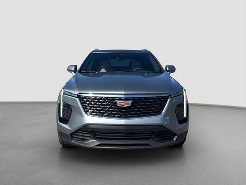 Used 2024 Cadillac XT4 Luxury w/ Cold Weather Package image 2