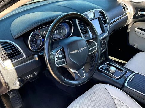 Used 2019 Chrysler 300 Limited image 16