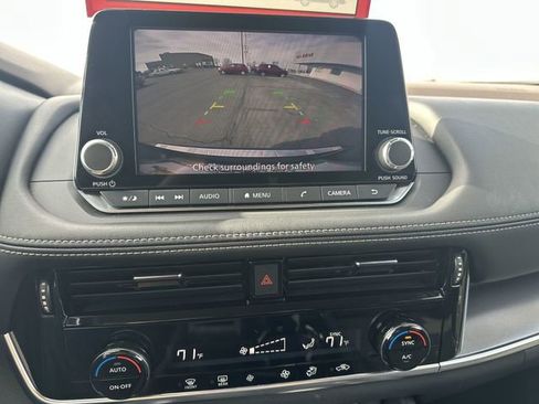 Certified 2022 Nissan Rogue SV image 16