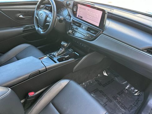 Used 2024 Lexus ES 300h w/ Premium Package FWD image 17