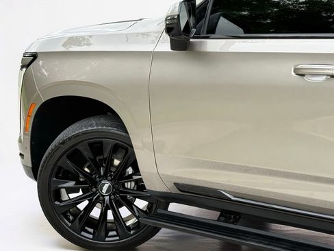 Certified 2025 Cadillac Escalade ESV Sport Platinum w/ LPO, ONYX Package AWD/4WD image 9