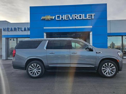 Used 2022 GMC Yukon XL Denali AWD/4WD image 2