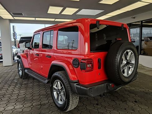 Used 2018 Jeep Wrangler Unlimited Sahara image 8