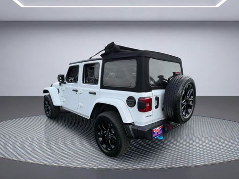 Used 2024 Jeep Wrangler Unlimited Sahara AWD/4WD image 4