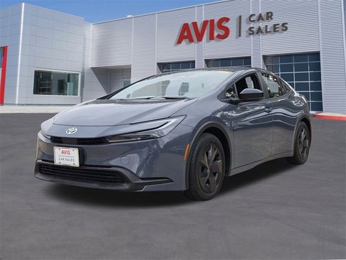 Used 2025 Toyota Prius LE image 1