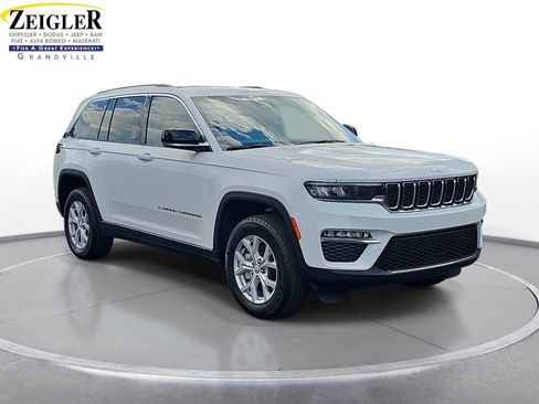 Used 2023 Jeep Grand Cherokee Limited AWD/4WD image 3