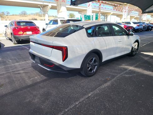 Used 2025 Kia K4 LXS image 12