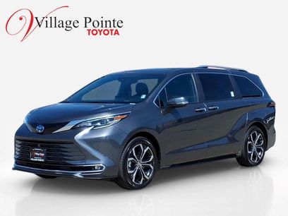 Used 2025 Toyota Sienna Platinum