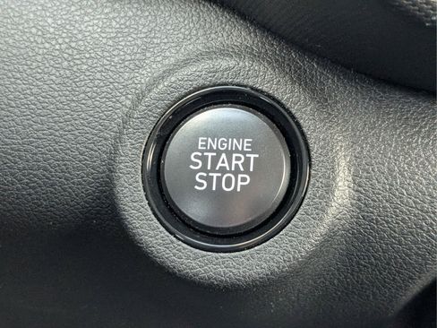 Certified 2025 Hyundai Venue Limited FWD image 35