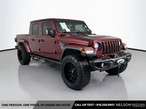 Used 2021 Jeep Gladiator Sport AWD/4WD image 3