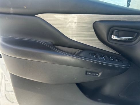 Used 2016 Nissan Murano Platinum image 11