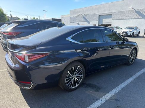 Used 2025 Lexus ES 300h w/ Premium Package FWD image 3