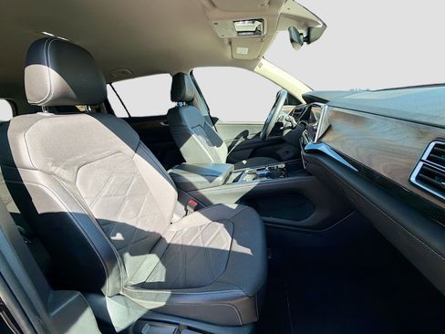 Used 2024 Volkswagen Atlas SE image 15