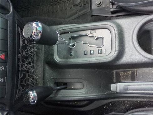 Used 2018 Jeep Wrangler Unlimited Sport w/ Connectivity Group image 10