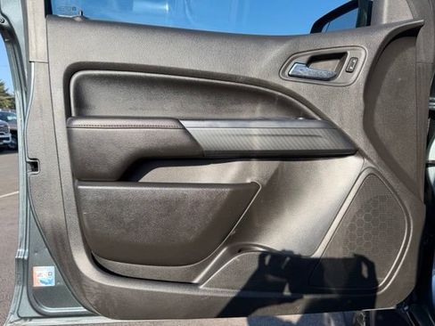 Used 2015 GMC Canyon SLE w/ All-Terrain Package AWD/4WD image 18