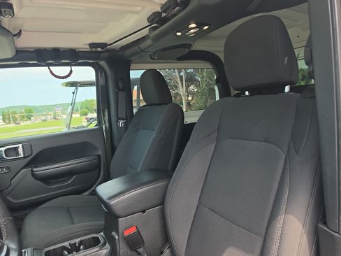 Used 2022 Jeep Wrangler Sport AWD/4WD image 11