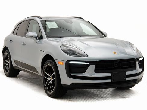 Used 2025 Porsche Macan image 34