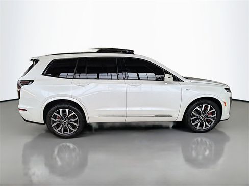 Used 2022 Cadillac XT6 Sport image 8