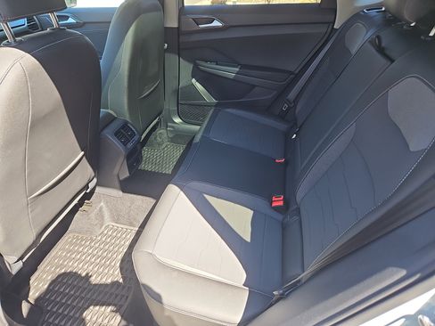 Used 2025 Volkswagen Taos SE AWD/4WD image 30