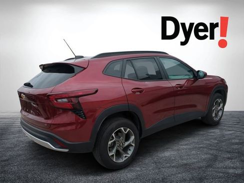 Certified 2025 Chevrolet Trax LT image 3