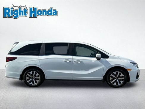 Certified 2026 Honda Odyssey EX-L image 9