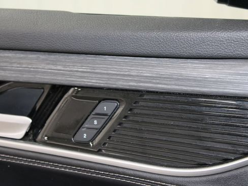 Used 2024 Jeep Wagoneer Series III AWD/4WD image 24