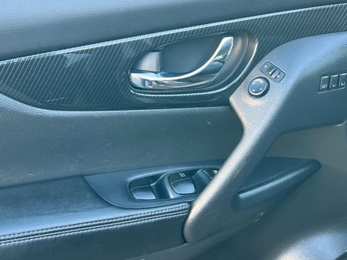 Used 2019 Nissan Rogue SL image 12