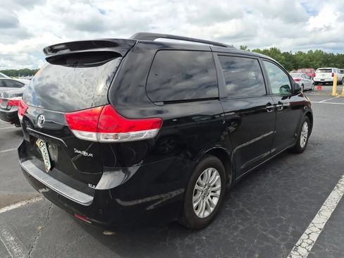 Used 2014 Toyota Sienna XLE FWD image 3