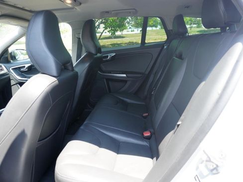 Used 2018 Volvo V60 T5 Cross Country w/ Convenience Package AWD/4WD image 17