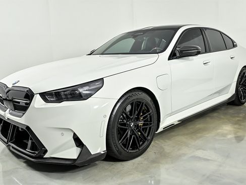Used 2026 BMW M5 w/ Carbon Package AWD/4WD image 5