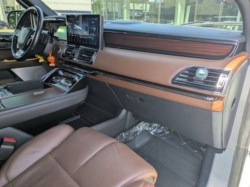 Used 2023 Lincoln Navigator Reserve AWD/4WD image 30