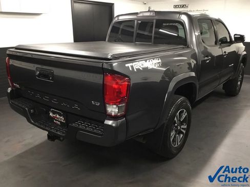 Used 2016 Toyota Tacoma TRD Sport w/ Towing Package AWD/4WD image 11